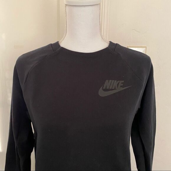 Nike Sweatshirt - Picture 2 of 11
